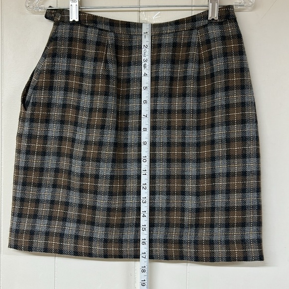Vintage J. Crew Plaid Brown and Gray Women's sz 6 wool miniSkirt - Picture 3 of 6